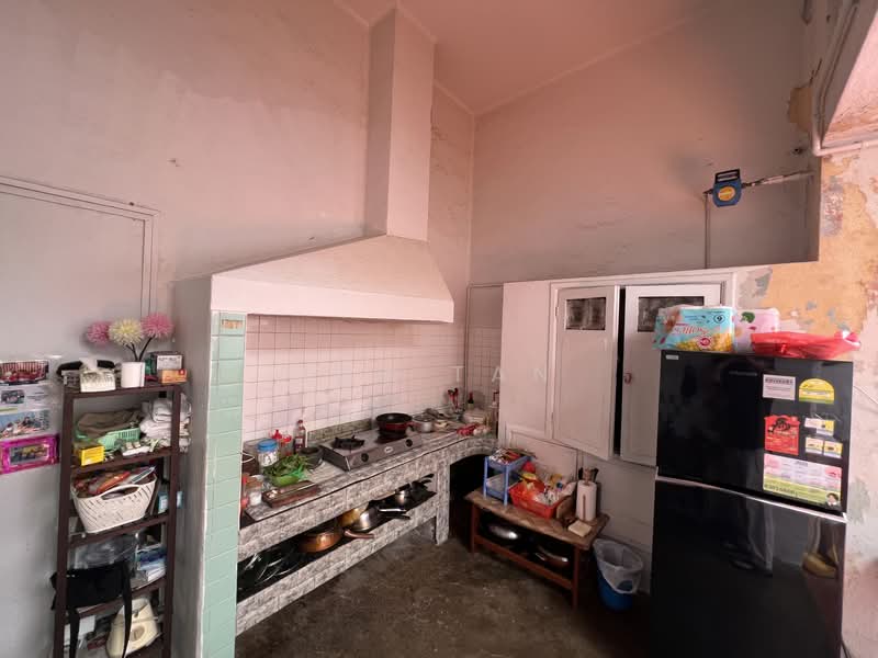 76 Guan Chuan Street Walk-up Apartment For Sale at S$ 1,888,888 | PropertyGuru Singapore - Kitchen