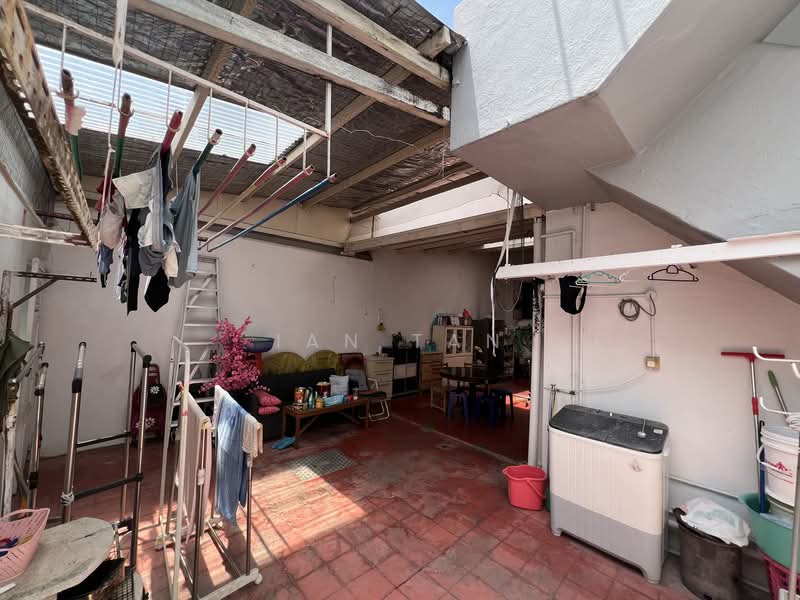 76 Guan Chuan Street Walk-up Apartment For Sale at S$ 1,888,888 | PropertyGuru Singapore - Open Area (Backyard)