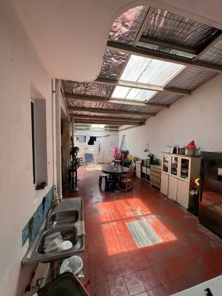 76 Guan Chuan Street Walk-up Apartment For Sale at S$ 1,888,888 | PropertyGuru Singapore - Dining Space (Rear Courtyard)