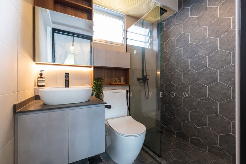 70A Telok Blangah Heights HDB Flat For Sale at S$ 750,000 | PropertyGuru Singapore - Master bathroom