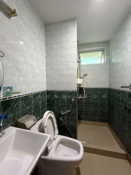 Rare Park-Facing Corner Terrace in D19! 🌿 Near MRT! Corner Terrace For Sale at S$ 5,100,000 | PropertyGuru Singapore - Bathroom