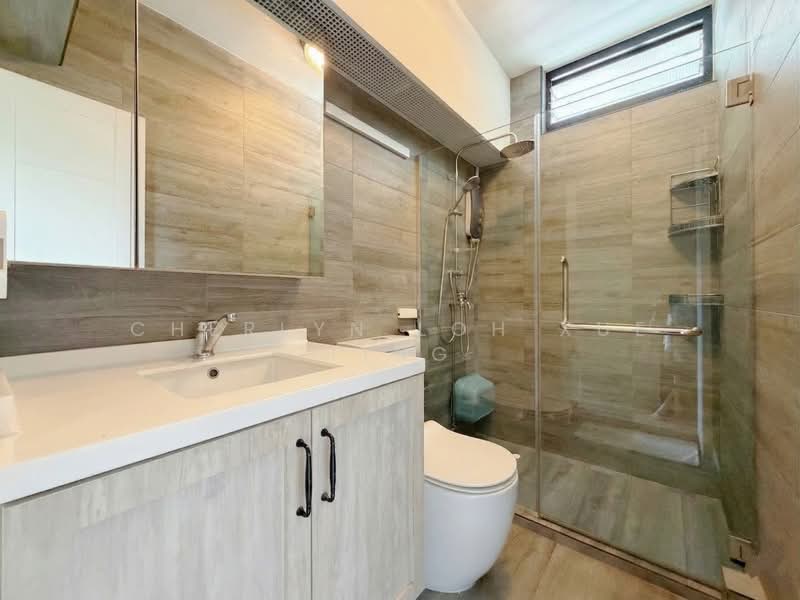 288B Bukit Batok Street 25 HDB Flat For Sale at S$ 868,000 | PropertyGuru Singapore - Common Bathroom