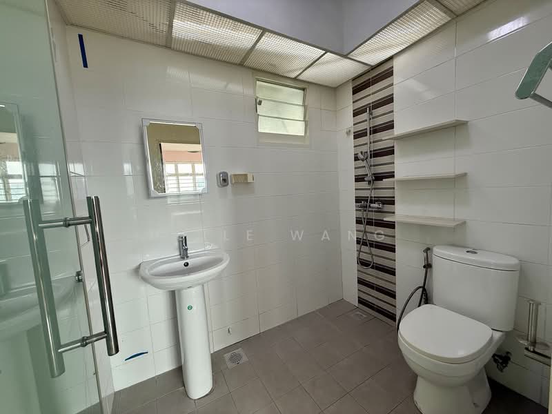 663C Punggol Drive HDB Flat For Sale at S$ 728,888 | PropertyGuru Singapore - Bathroom