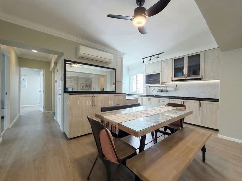 288B Bukit Batok Street 25 HDB Flat For Sale at S$ 868,000 | PropertyGuru Singapore - Corridor