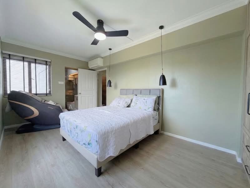 288B Bukit Batok Street 25 HDB Flat For Sale at S$ 868,000 | PropertyGuru Singapore - Bedroom