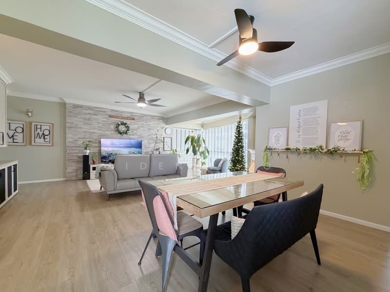 288B Bukit Batok Street 25 HDB Flat For Sale at S$ 868,000 | PropertyGuru Singapore - Living Room