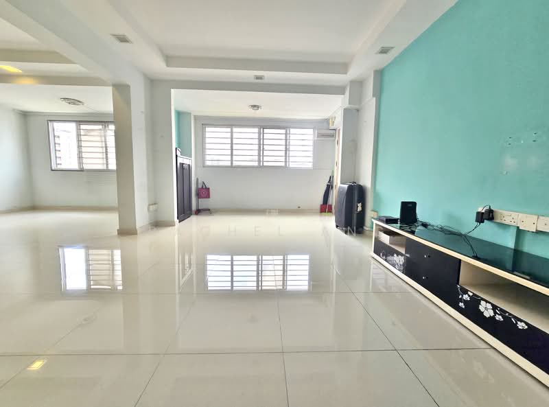 213 Choa Chu Kang Central HDB Flat For Sale at S$ 680,000 | PropertyGuru Singapore - Living Room
