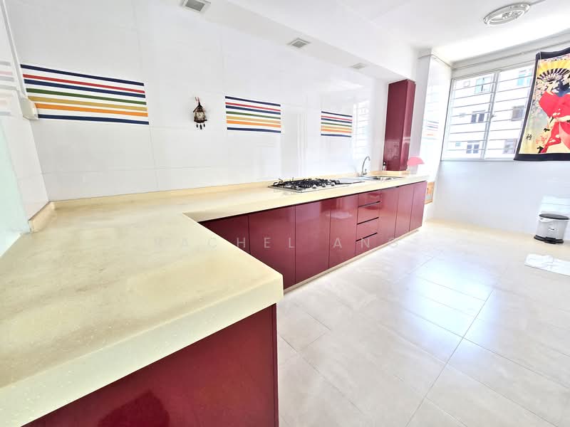 213 Choa Chu Kang Central HDB Flat For Sale at S$ 680,000 | PropertyGuru Singapore - Kitchen
