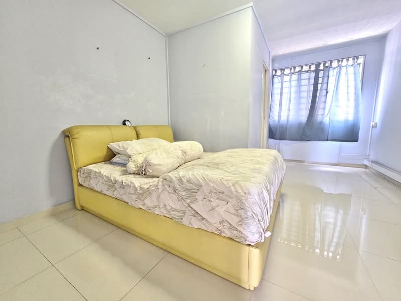 213 Choa Chu Kang Central HDB Flat For Sale at S$ 680,000 | PropertyGuru Singapore - Bedroom