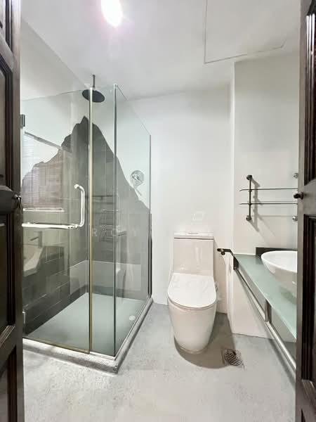 Santa Fe Mansions, 2A Margate Road, 3 Bedrooms, 1,076 sqft, Apartment For Rent, by Roy Low, 500083706 - Bathroom - PropertyGuru.com.sg