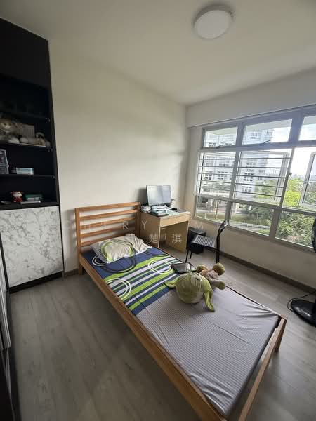 325A Sumang Walk HDB Flat For Sale at S$ 848,000 | PropertyGuru Singapore - Bedroom