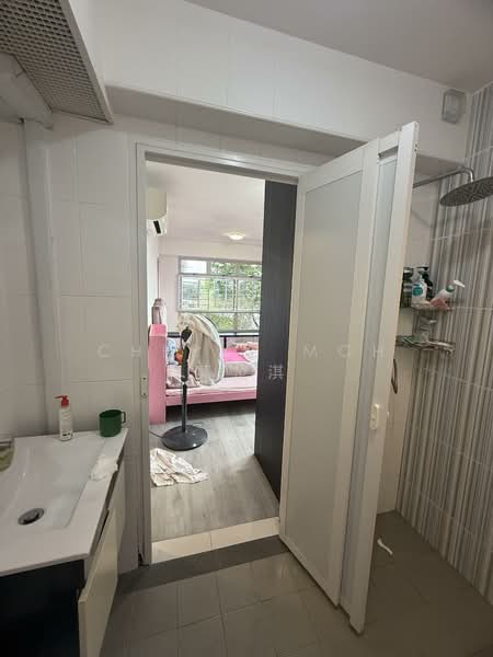 325A Sumang Walk HDB Flat For Sale at S$ 848,000 | PropertyGuru Singapore - Bathroom