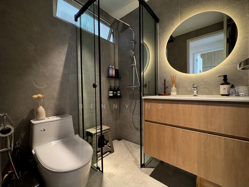 8 mins to City Center and 2 MRT stops to Orchard Road! Condominium For Sale at S$ 1,750,000 | PropertyGuru Singapore - Bathroom