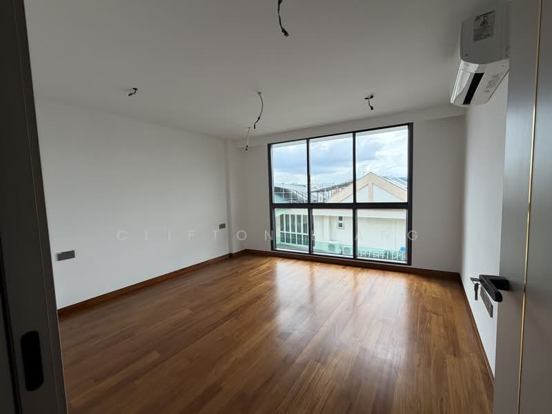 ✨ Kovan New 3.5 Storey Terrace Terraced House For Sale at S$ 6,499,998 | PropertyGuru Singapore - Ensuite 3