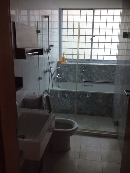 Gardenvista Condominium For Sale at S$ 2,450,000 | PropertyGuru Singapore - Bathroom