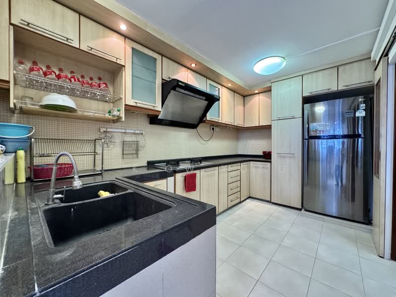 403 Woodlands Street 41, 403 Woodlands Street 41, 2 Bedrooms, 1,001 sqft, HDB Flat For Rent, by C K Ow Yong, 500083741 - Kitchen - PropertyGuru.com.sg