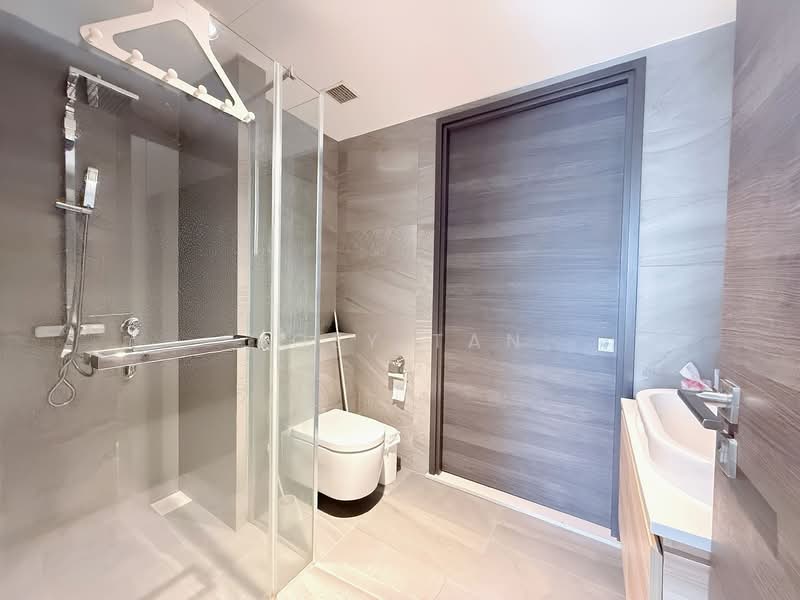 The Poiz Residences Condominium For Sale at S$ 1,330,000 | PropertyGuru Singapore - Bathroom