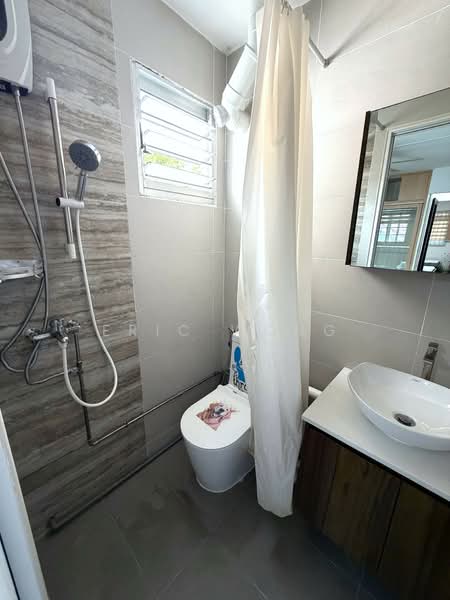 736 Yishun Street 72, 736 Yishun Street 72, 2 Bedrooms, 721 sqft, HDB Flat For Rent, by Eric Wong, 500083756 - Bathroom - PropertyGuru.com.sg