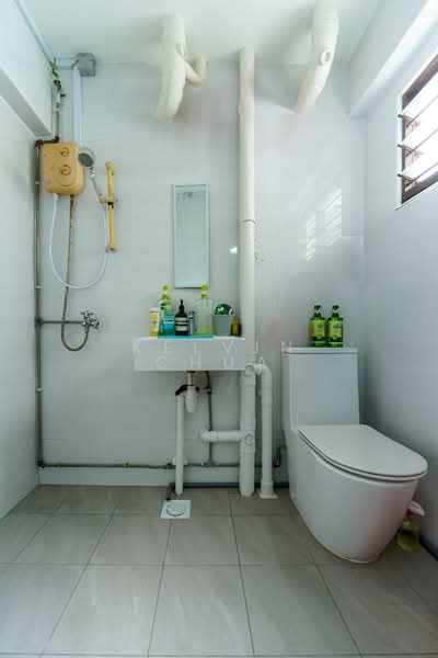 426 Pasir Ris Drive 6 HDB Flat For Sale at S$ 680,000 | PropertyGuru Singapore - Bathroom