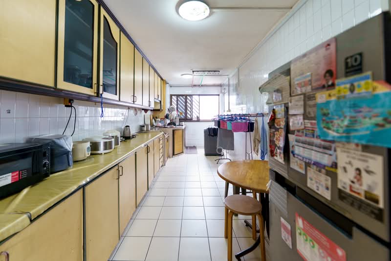 426 Pasir Ris Drive 6 HDB Flat For Sale at S$ 680,000 | PropertyGuru Singapore - Kitchen
