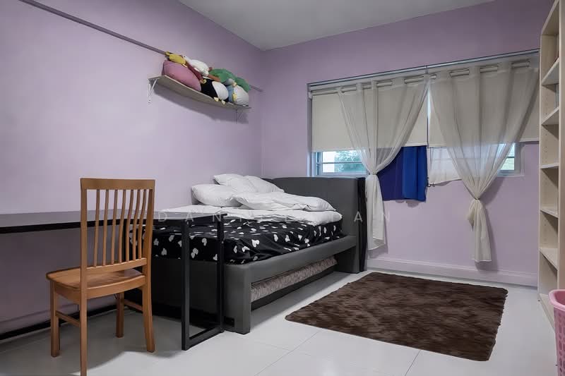 142 Tampines Street 12 HDB Flat For Sale at S$ 800,000 | PropertyGuru Singapore - Bedroom