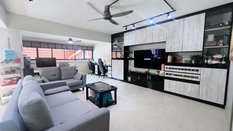 654 Hougang Avenue 8 HDB Flat For Sale at S$ 988,888 | PropertyGuru Singapore - Living Room