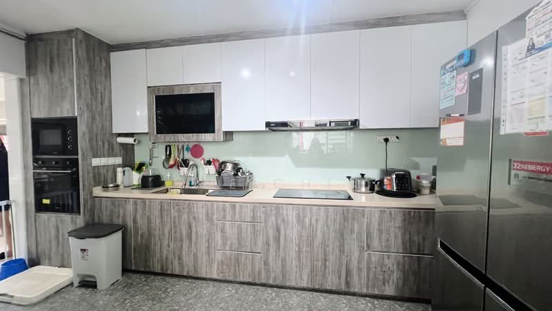 654 Hougang Avenue 8 HDB Flat For Sale at S$ 988,888 | PropertyGuru Singapore - Kitchen