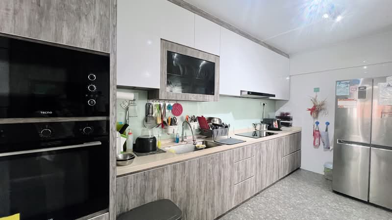 654 Hougang Avenue 8 HDB Flat For Sale at S$ 988,888 | PropertyGuru Singapore - Kitchen