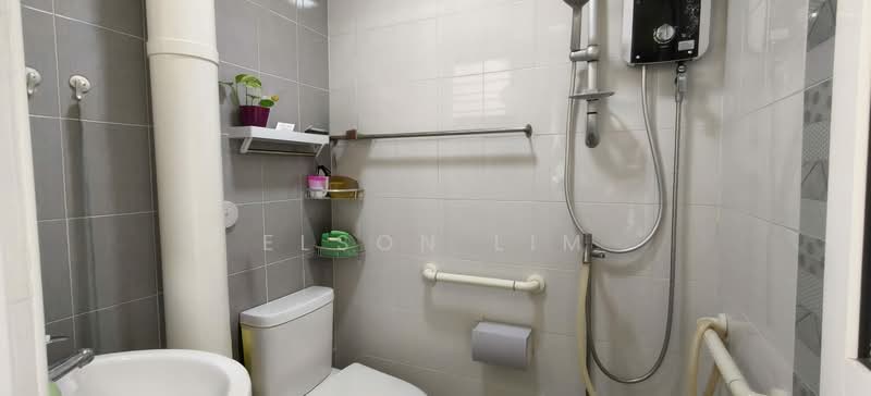 119 Mcnair Road HDB Flat For Sale at S$ 680,000 | PropertyGuru Singapore - Bathroom