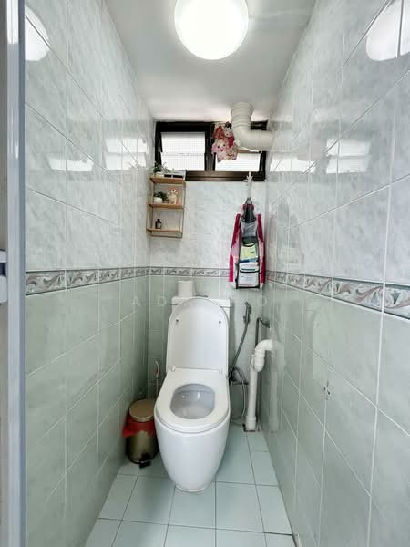 34 Marine Crescent HDB Flat For Sale at S$ 635,000 | PropertyGuru Singapore - Bathroom