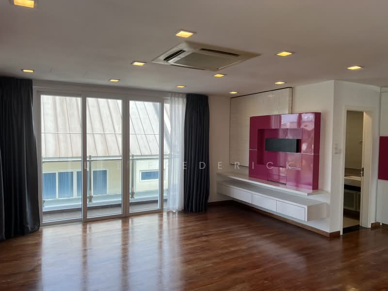 Sembawang Park Terraced House For Sale at S$ 5,100,000 | PropertyGuru Singapore - Living Room