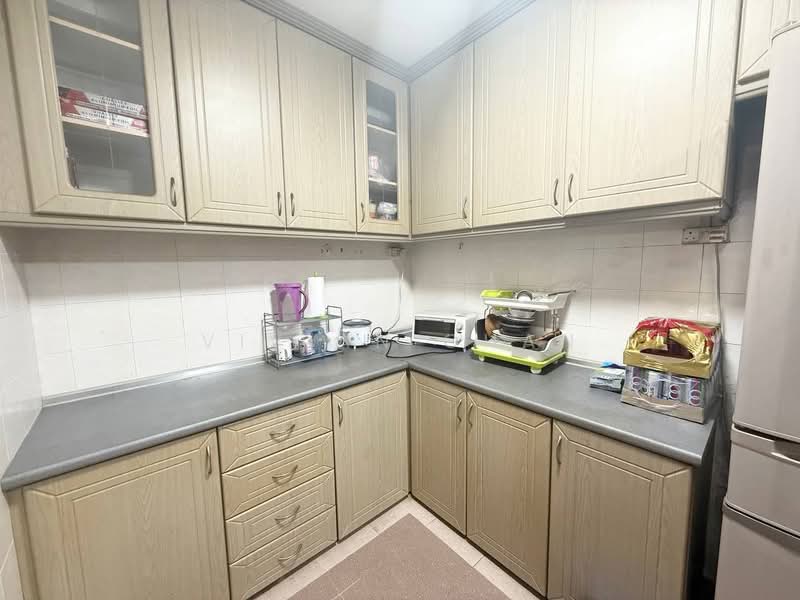 284 Toh Guan Road HDB Flat For Sale at S$ 858,888 | PropertyGuru Singapore - Kitchen