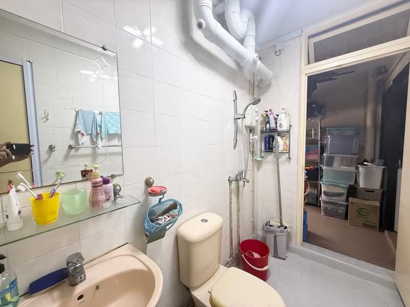284 Toh Guan Road HDB Flat For Sale at S$ 858,888 | PropertyGuru Singapore - Bathroom