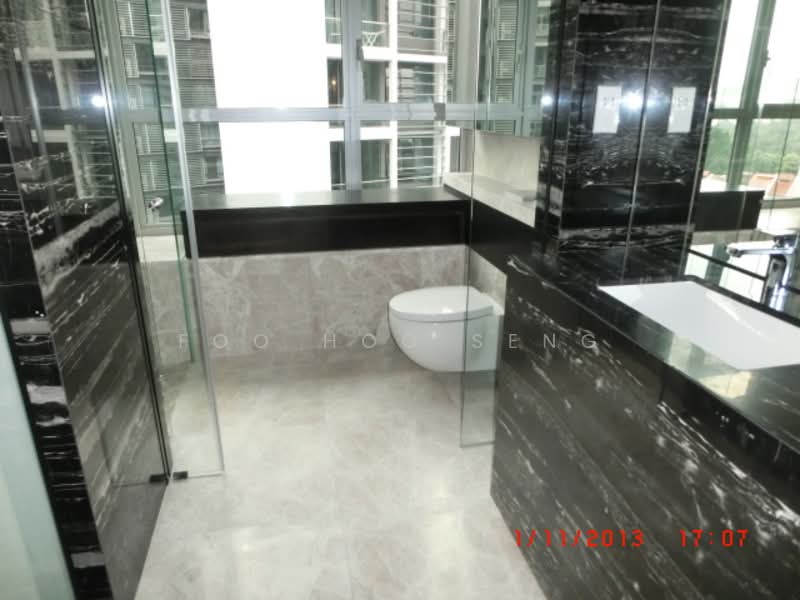 The Laurels @ Cairnhill Road Condominium For Sale at S$ 5,380,000 | PropertyGuru Singapore - MASTER BATHROOM WITH 2 SINKS , LONG BATH