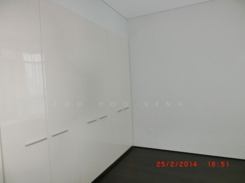 The Laurels @ Cairnhill Road Condominium For Sale at S$ 5,380,000 | PropertyGuru Singapore - MASTER ROOM WITH BIG WARDROBE 