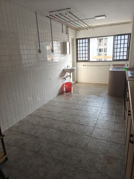445 Ang Mo Kio Avenue 10 HDB Flat For Sale at S$ 415,000 | PropertyGuru Singapore - Kitchen