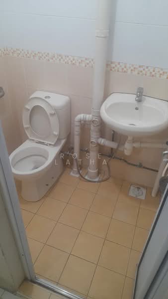 32 Marsiling Drive, 32 Marsiling Drive, 2 Bedrooms, 721 sqft, HDB Flat For Rent, by Rose Latha, 500083872 - Bathroom - PropertyGuru.com.sg