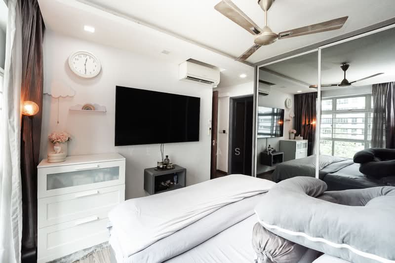 175A Yung Kuang Road HDB Flat For Sale at S$ 678,000 | PropertyGuru Singapore - Bedroom