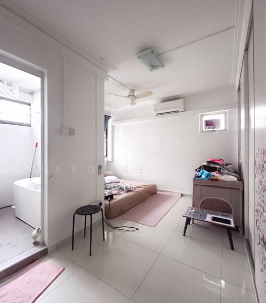 873 Yishun Street 81 HDB Flat For Sale at S$ 648,888 | PropertyGuru Singapore - Bedroom