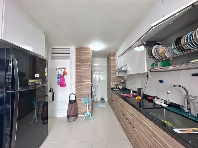 873 Yishun Street 81 HDB Flat For Sale at S$ 648,888 | PropertyGuru Singapore - Kitchen