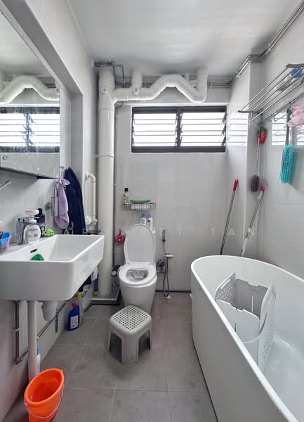 873 Yishun Street 81 HDB Flat For Sale at S$ 648,888 | PropertyGuru Singapore - Bathroom