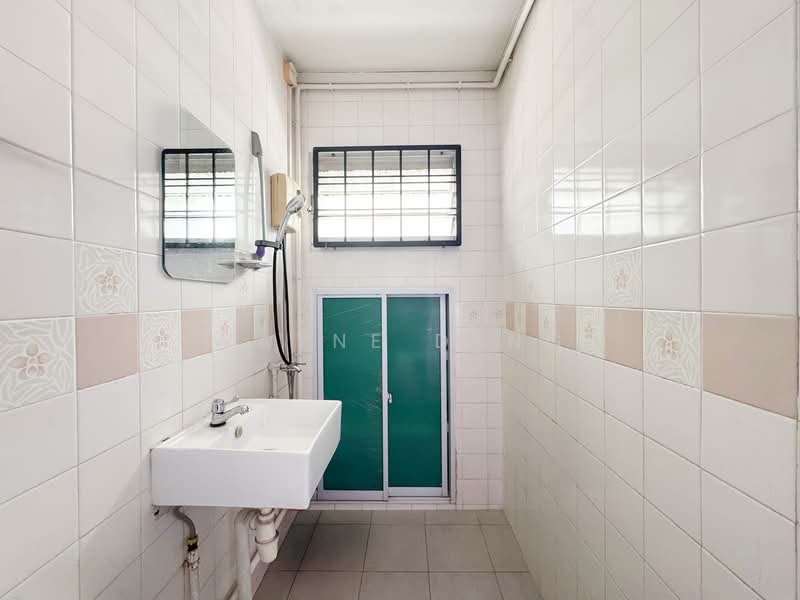659 Jalan Tenaga HDB Flat For Sale at S$ 700,000 | PropertyGuru Singapore - Common Bathroom