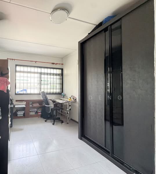 659 Jalan Tenaga HDB Flat For Sale at S$ 700,000 | PropertyGuru Singapore - Study Room