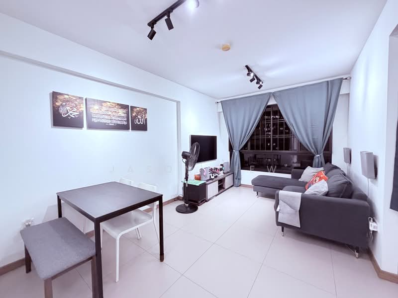 467C Bukit Batok West Avenue 9 HDB Flat For Sale at S$ 390,000 | PropertyGuru Singapore - Living Room