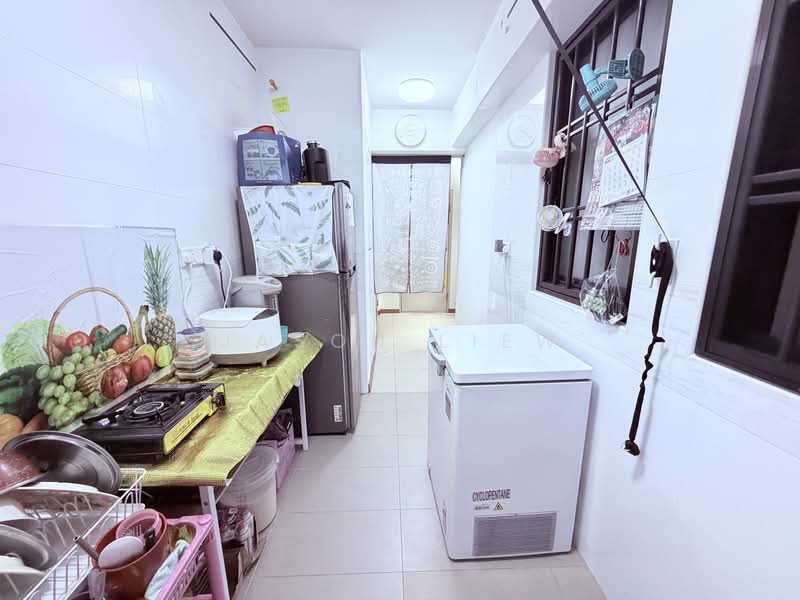467C Bukit Batok West Avenue 9 HDB Flat For Sale at S$ 390,000 | PropertyGuru Singapore - Kitchen