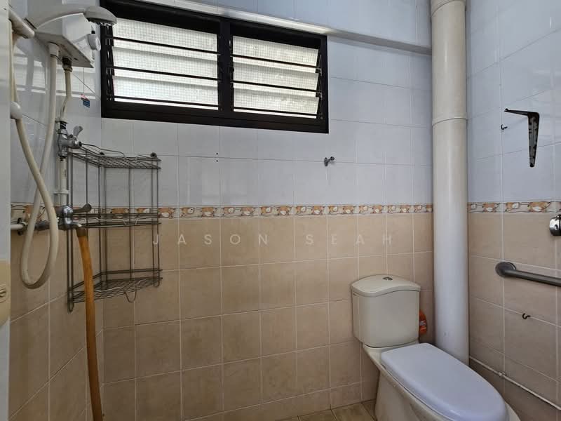 713 Yishun Street 71 HDB Flat For Sale at S$ 490,000 | PropertyGuru Singapore - Bathroom