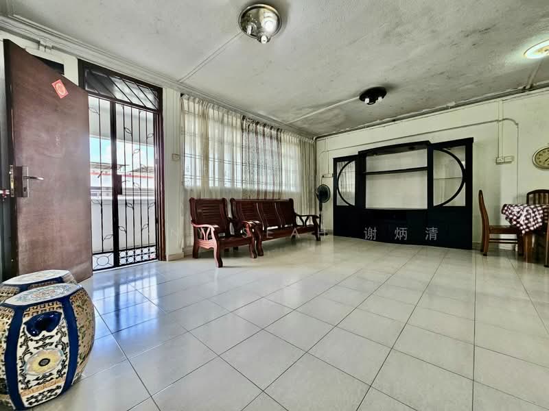 713 Yishun Street 71 HDB Flat For Sale at S$ 490,000 | PropertyGuru Singapore - Living Room