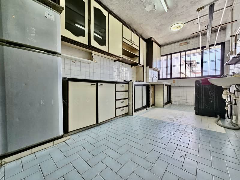 713 Yishun Street 71 HDB Flat For Sale at S$ 490,000 | PropertyGuru Singapore - Kitchen