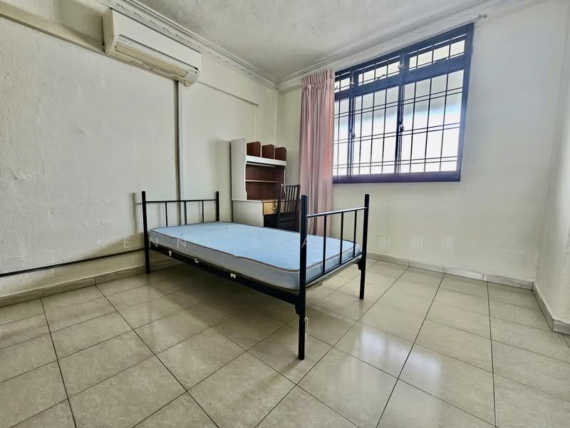 713 Yishun Street 71 HDB Flat For Sale at S$ 490,000 | PropertyGuru Singapore - Bedroom