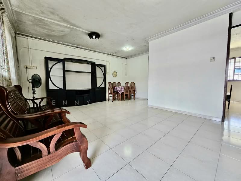 713 Yishun Street 71 HDB Flat For Sale at S$ 490,000 | PropertyGuru Singapore - Living Room